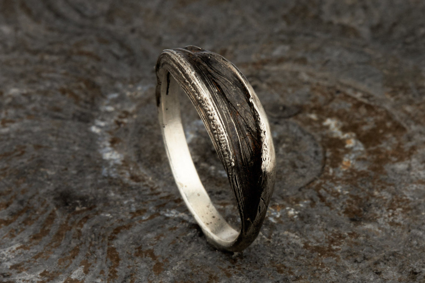 Kaugummi Ring Nr.1 Mitsuro Hikime Traditionelle Japanische Technik in 925 Silber geschwärzt