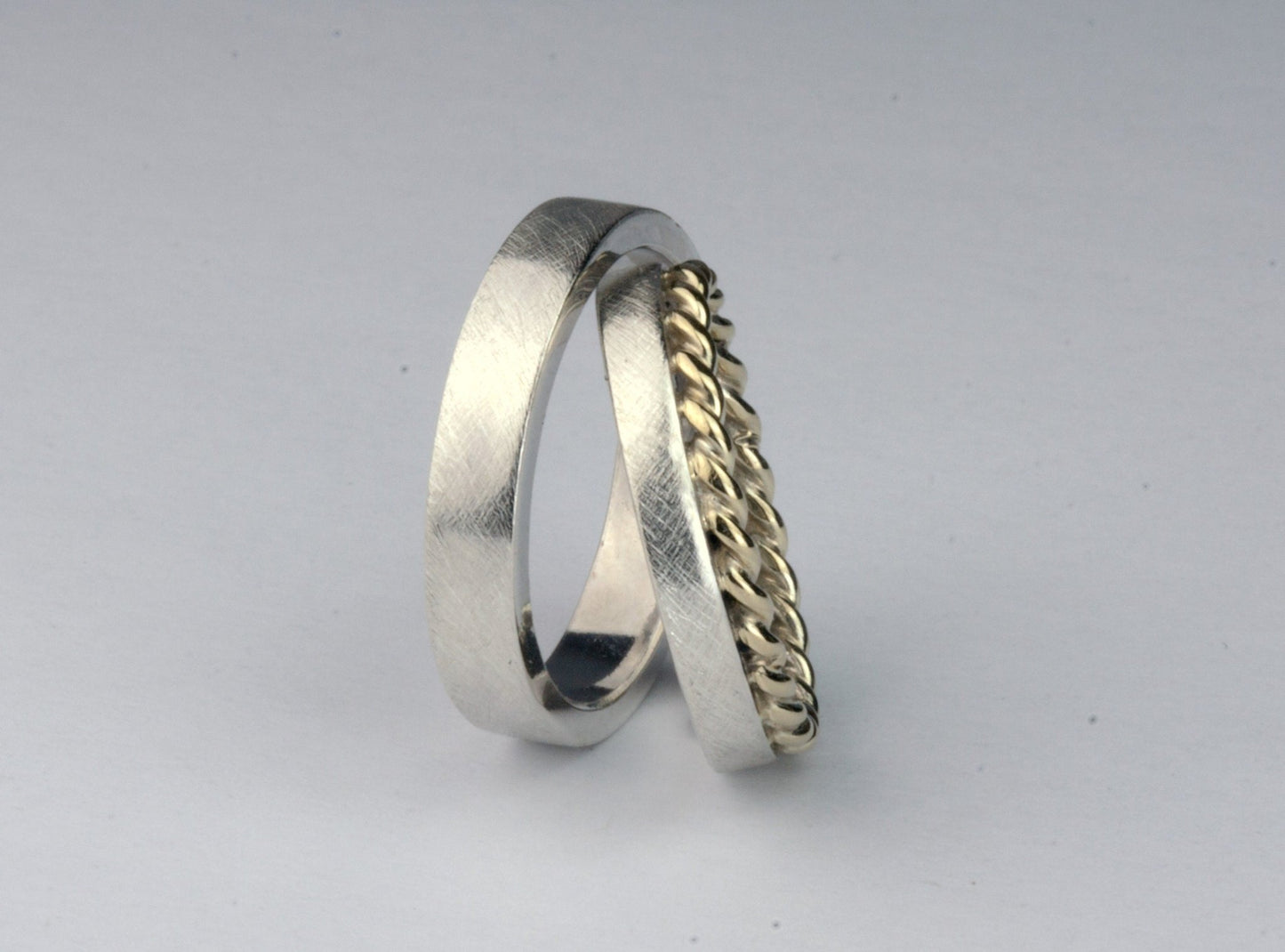 BiColor Trauringe Kordelringe Eheringe Gold und Silber kreuzmatt - Goldschmiede und Trauring Manufaktur Silberschweif