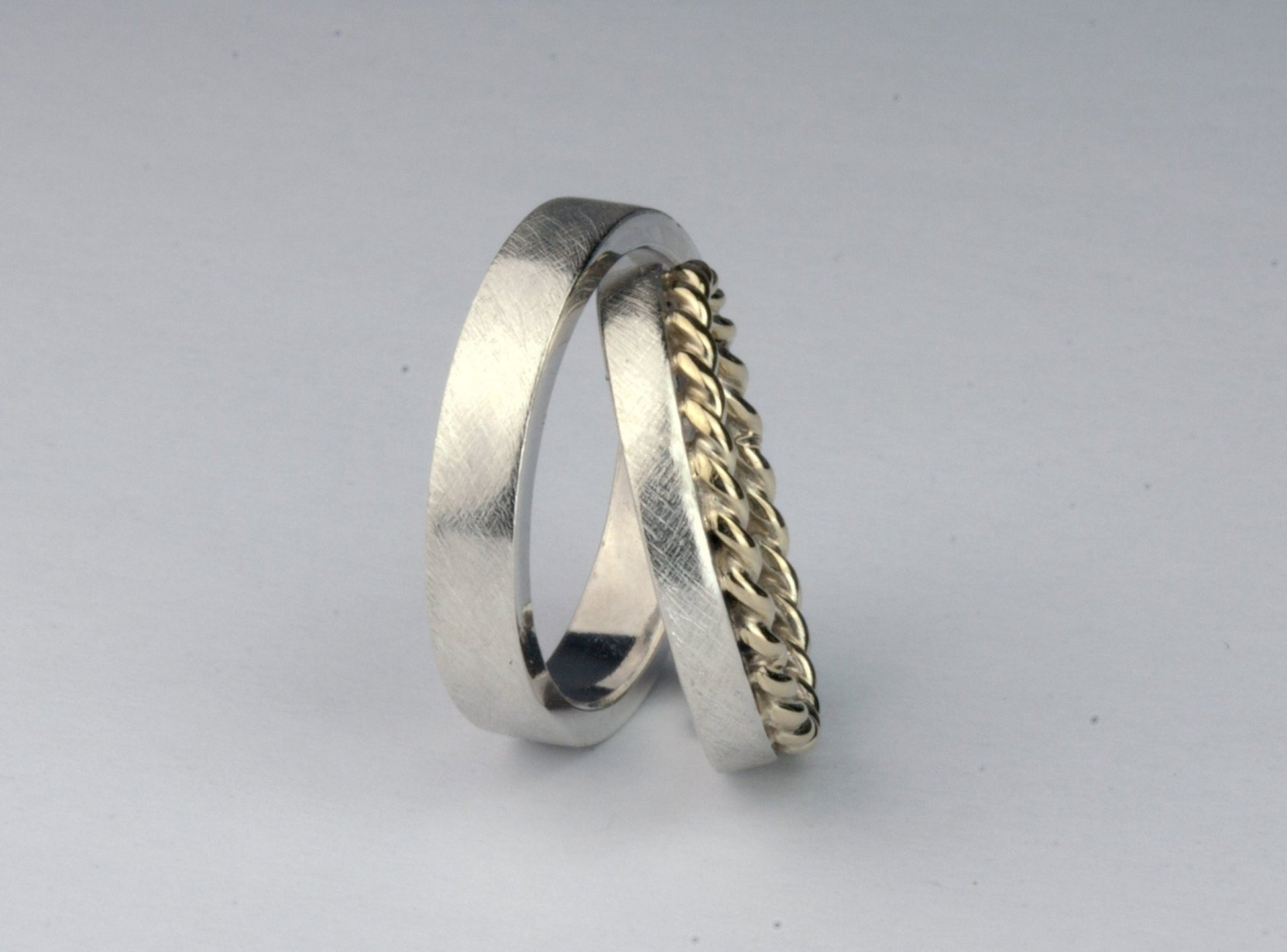 BiColor Trauringe Kordelringe Eheringe Gold und Silber kreuzmatt - Goldschmiede und Trauring Manufaktur Silberschweif