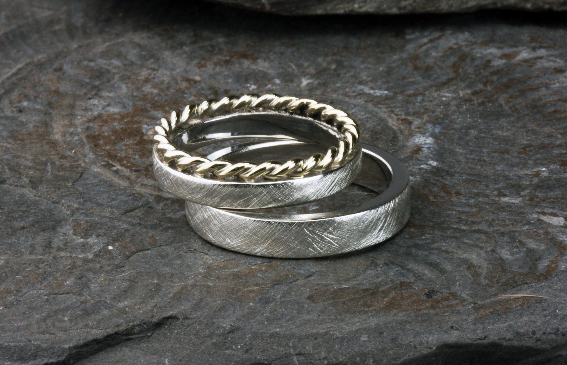 BiColor Trauringe Kordelringe Eheringe Gold und Silber kreuzmatt - Goldschmiede und Trauring Manufaktur Silberschweif