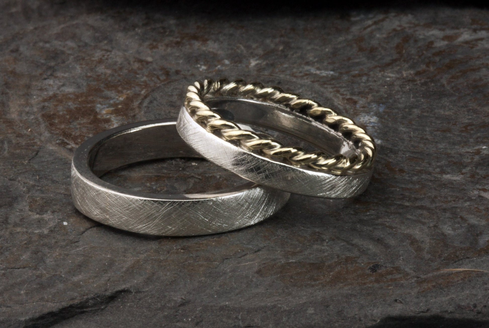 BiColor Trauringe Kordelringe Eheringe Gold und Silber kreuzmatt - Goldschmiede und Trauring Manufaktur Silberschweif