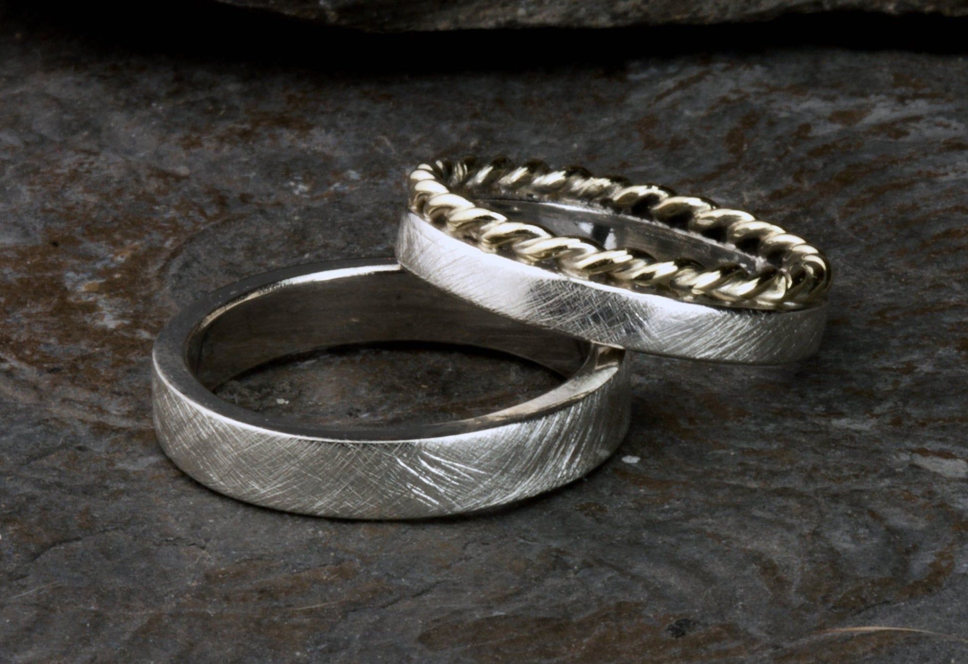 BiColor Trauringe Kordelringe Eheringe Gold und Silber kreuzmatt - Goldschmiede und Trauring Manufaktur Silberschweif