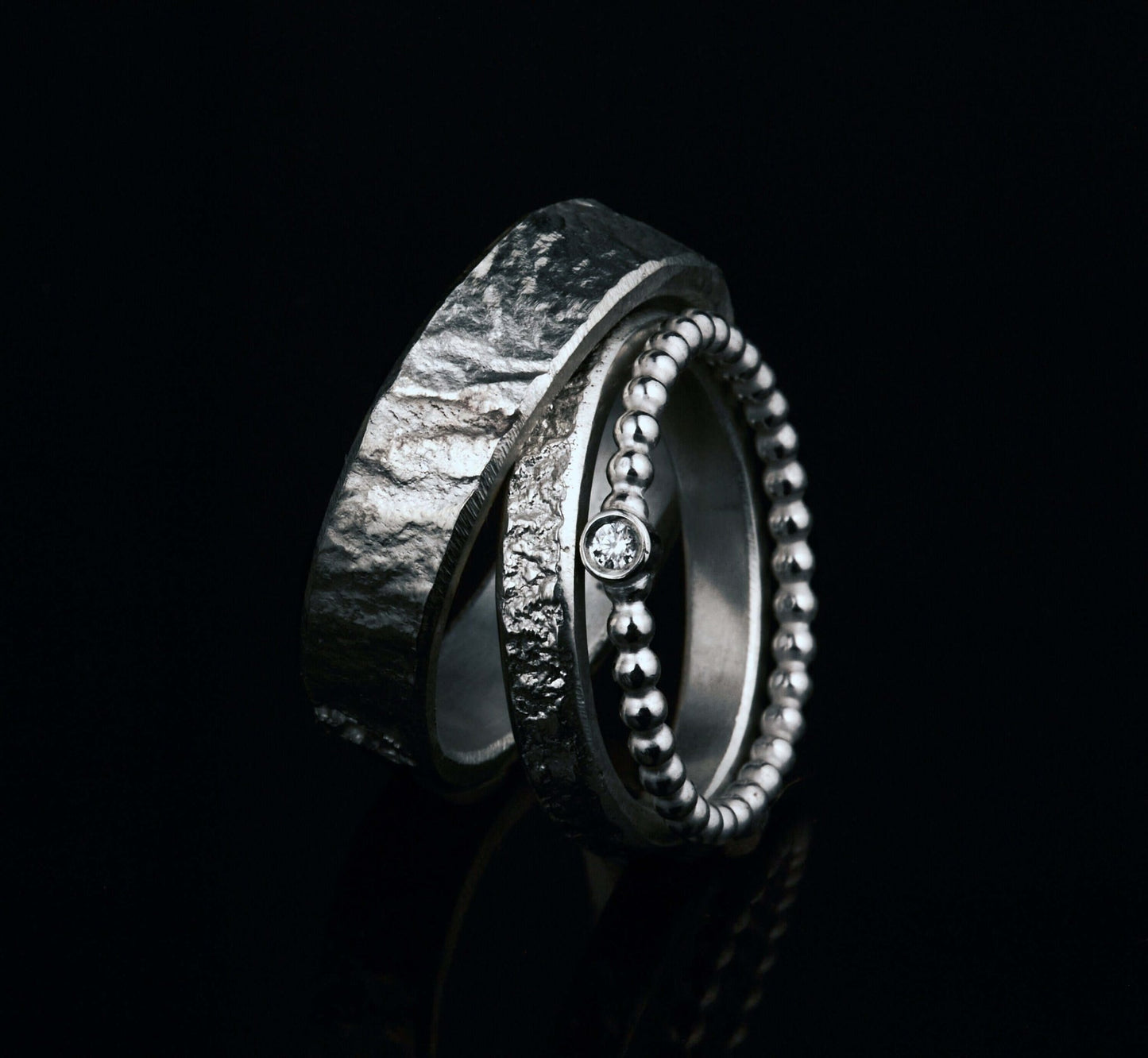 markante Trauringe mit Kugelring und Brillant - Goldschmiede Manufaktur Silberschweif