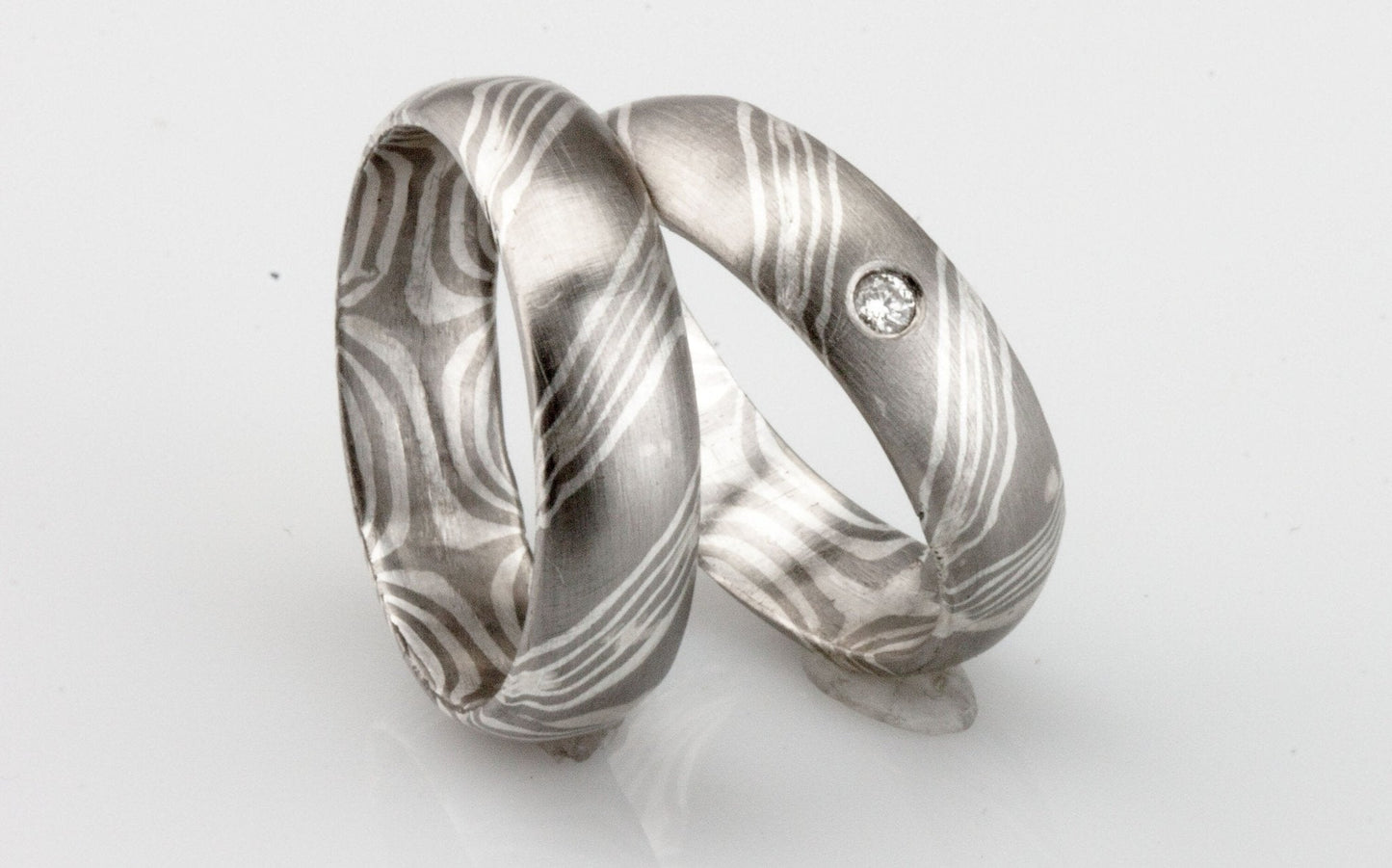 Mokume Gane Trauringe Silber und Palladium mit Streifen Paar - Goldschmiede Manufaktur Silberschweif