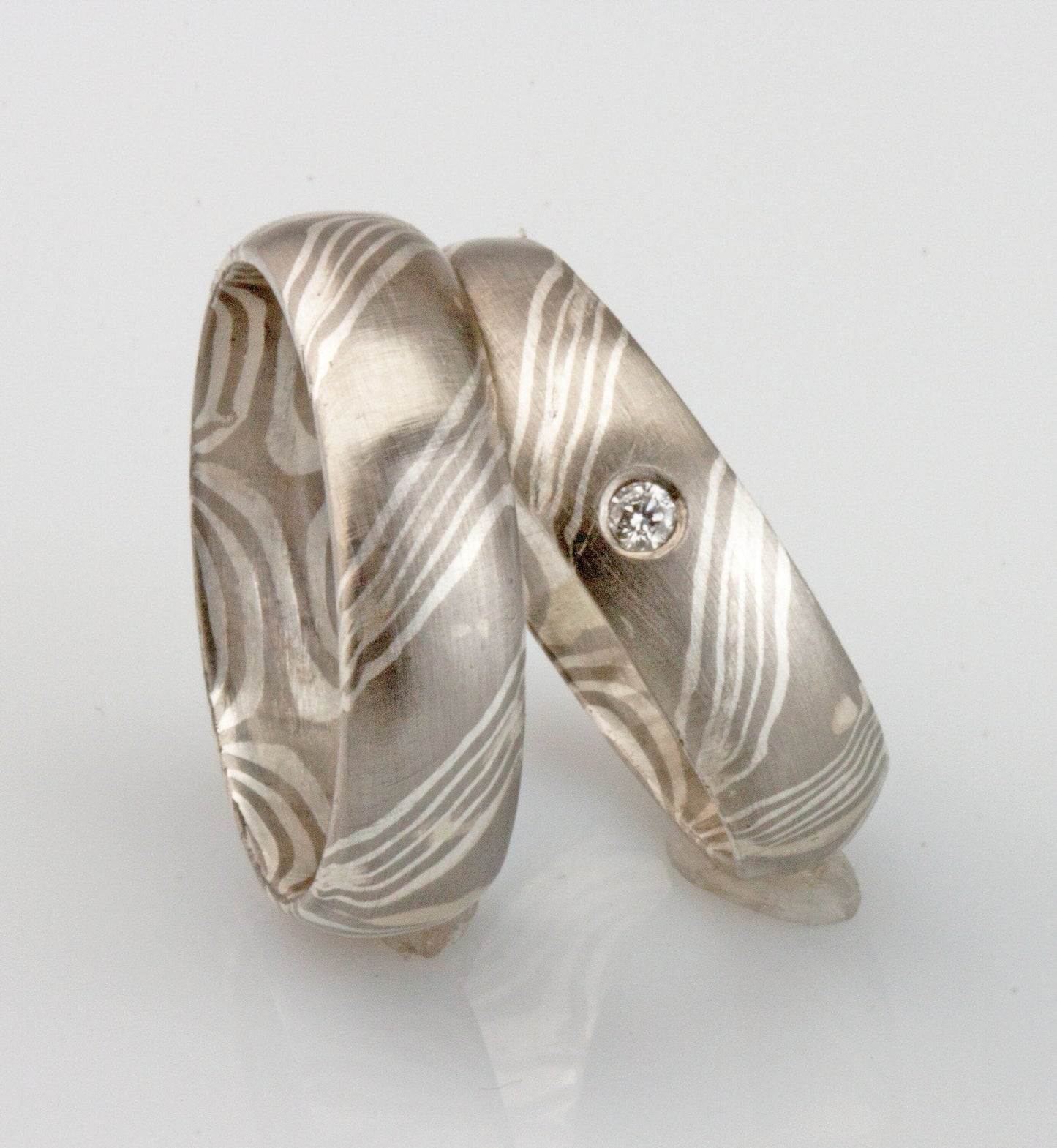 Mokume Gane Trauringe Silber und Palladium mit Streifen Paar - Goldschmiede Manufaktur Silberschweif