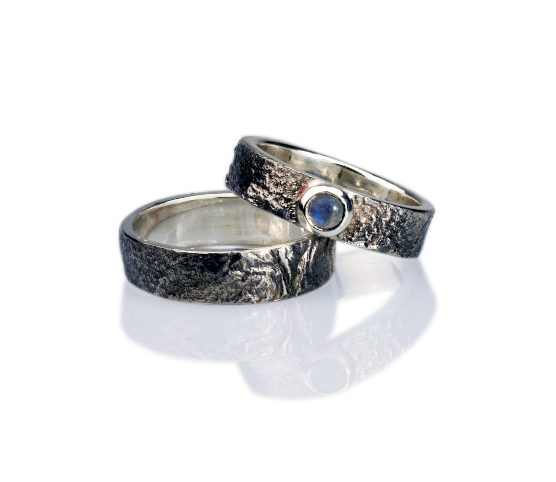 retikulierte Trauringe mit Mondstein 925 Silber - Goldschmiede Manufaktur Silberschweif