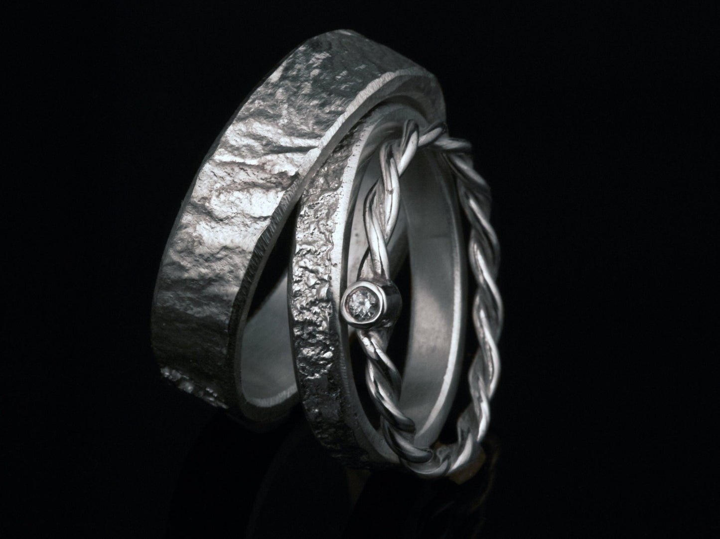 Trauringe markant mit Kordelring und Brillant geschwärzt oder matt aus 925 Silber - Goldschmiede Manufaktur Silberschweif