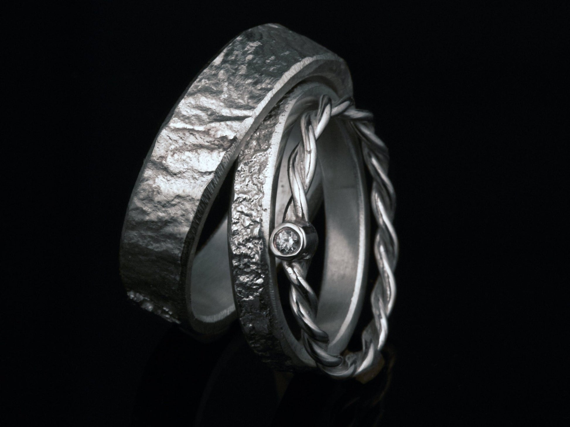 Trauringe markant mit Kordelring und Brillant geschwärzt oder matt aus 925 Silber - Goldschmiede Manufaktur Silberschweif