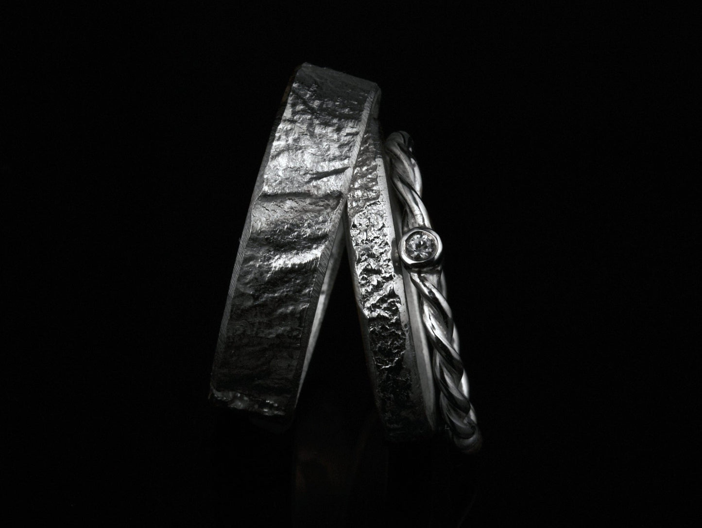 Trauringe markant mit Kordelring und Brillant geschwärzt oder matt aus 925 Silber - Goldschmiede Manufaktur Silberschweif