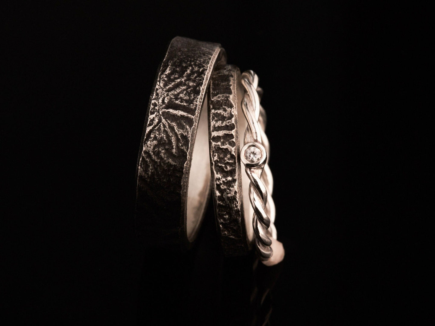 Trauringe markant mit Kordelring und Brillant geschwärzt oder matt aus 925 Silber - Goldschmiede Manufaktur Silberschweif