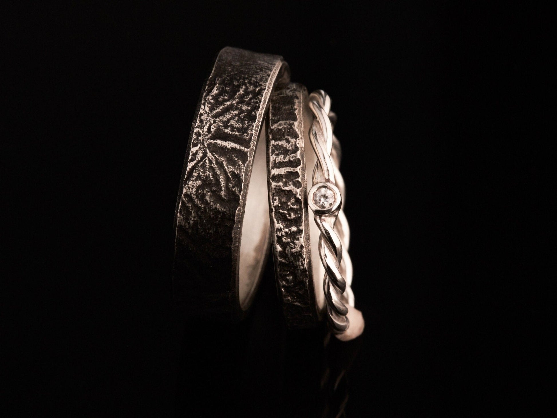 Trauringe markant mit Kordelring und Brillant geschwärzt oder matt aus 925 Silber - Goldschmiede Manufaktur Silberschweif