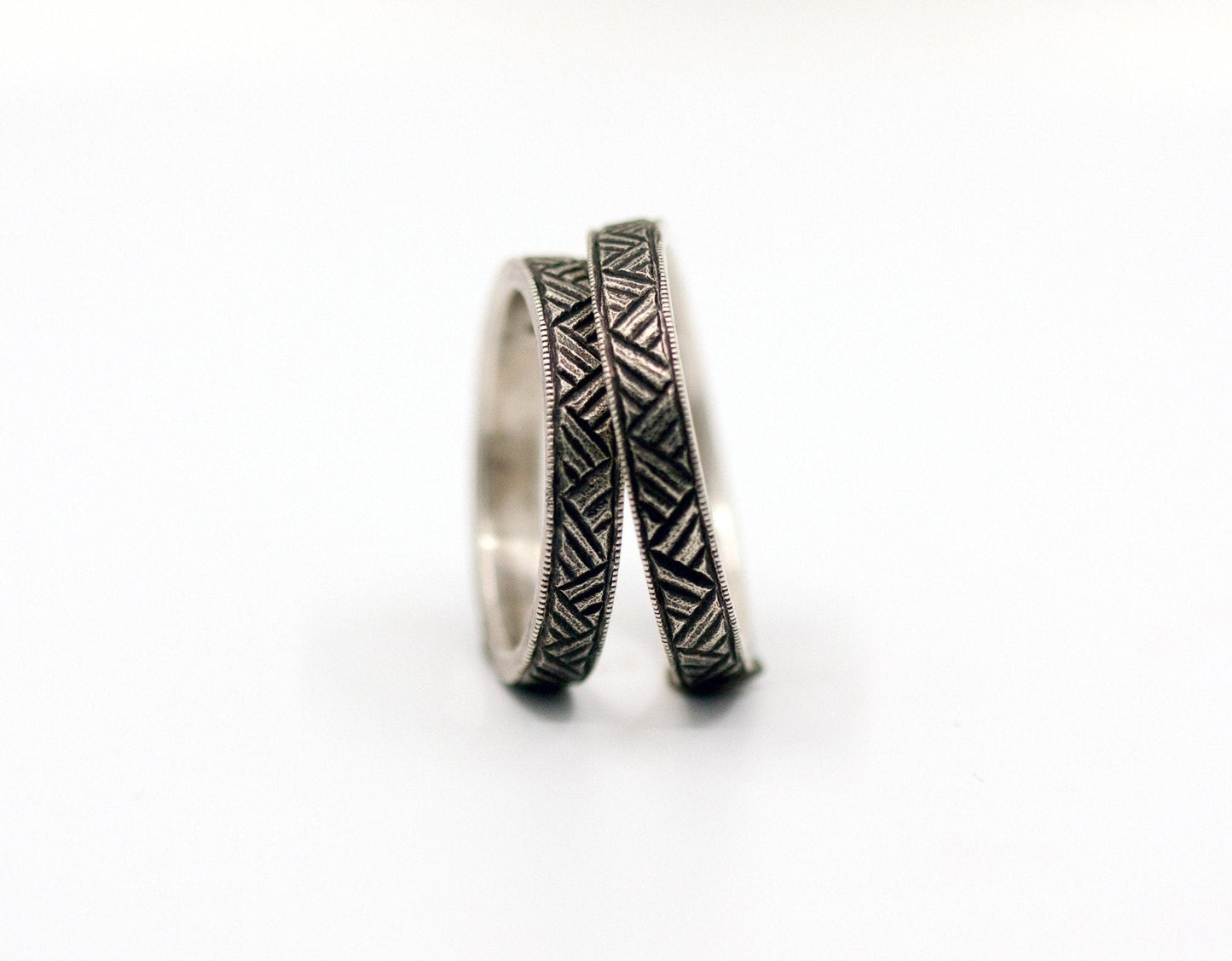 Trauringe Vintage handgraviert mit antik finish Silber - Goldschmiede Manufaktur Silberschweif