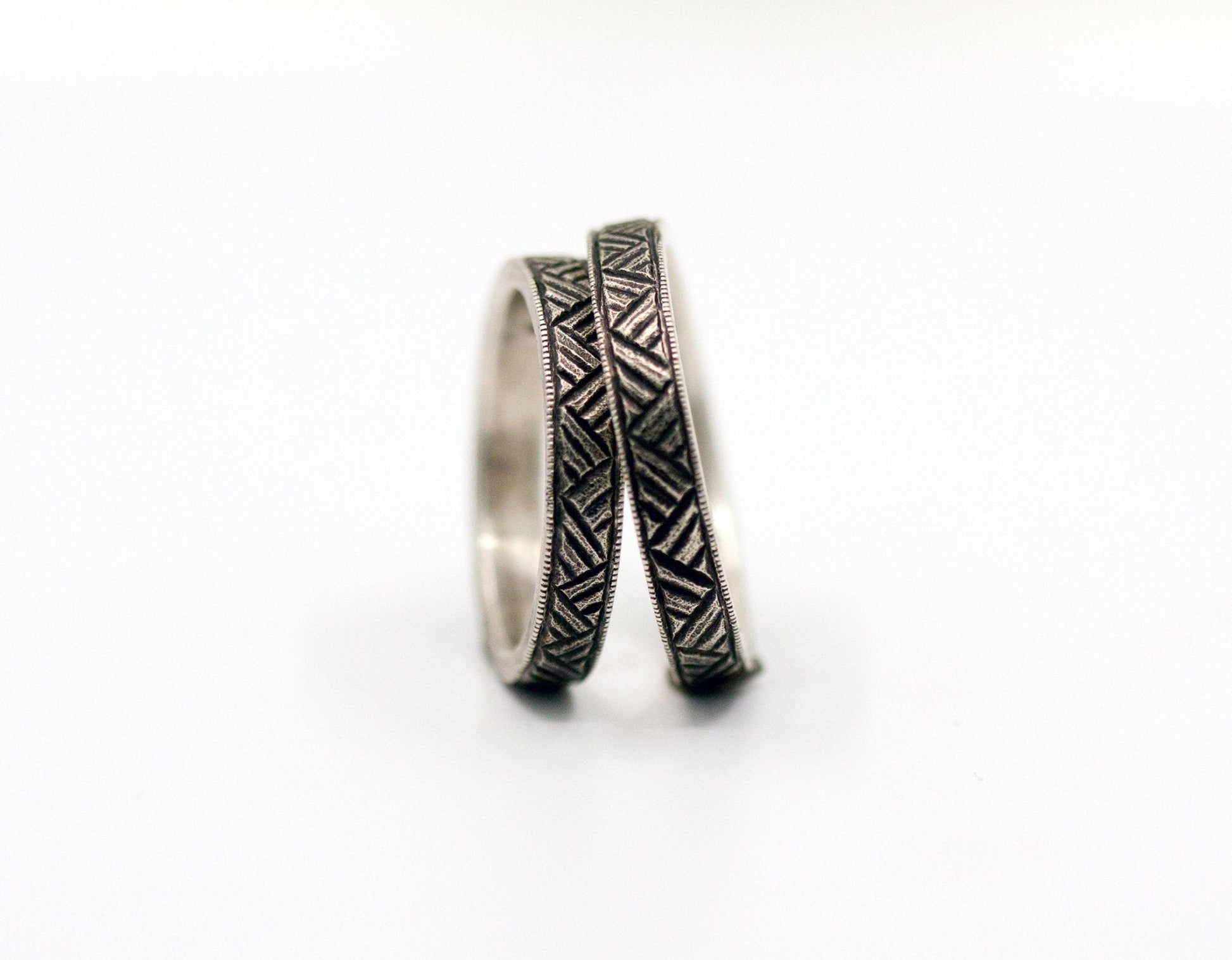 Trauringe Vintage handgraviert mit antik finish Silber - Goldschmiede Manufaktur Silberschweif
