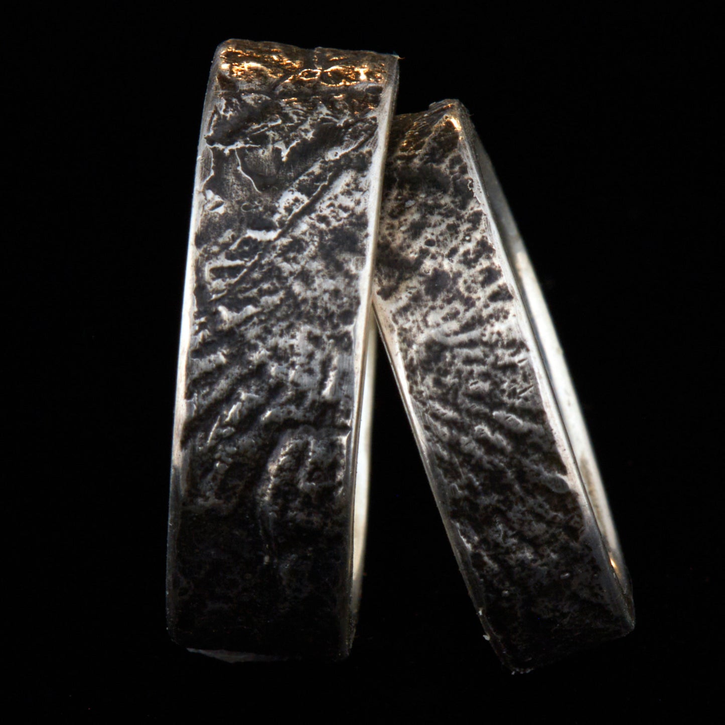 Eheringe für Naturverbundene Trauringe mit versteinerten Ammoniten versteinerte Schnecke von der schwäbischen Alb 925 Silber Schieferstruktur Trauringe mit Symbolik handgemacht aus Deutschland