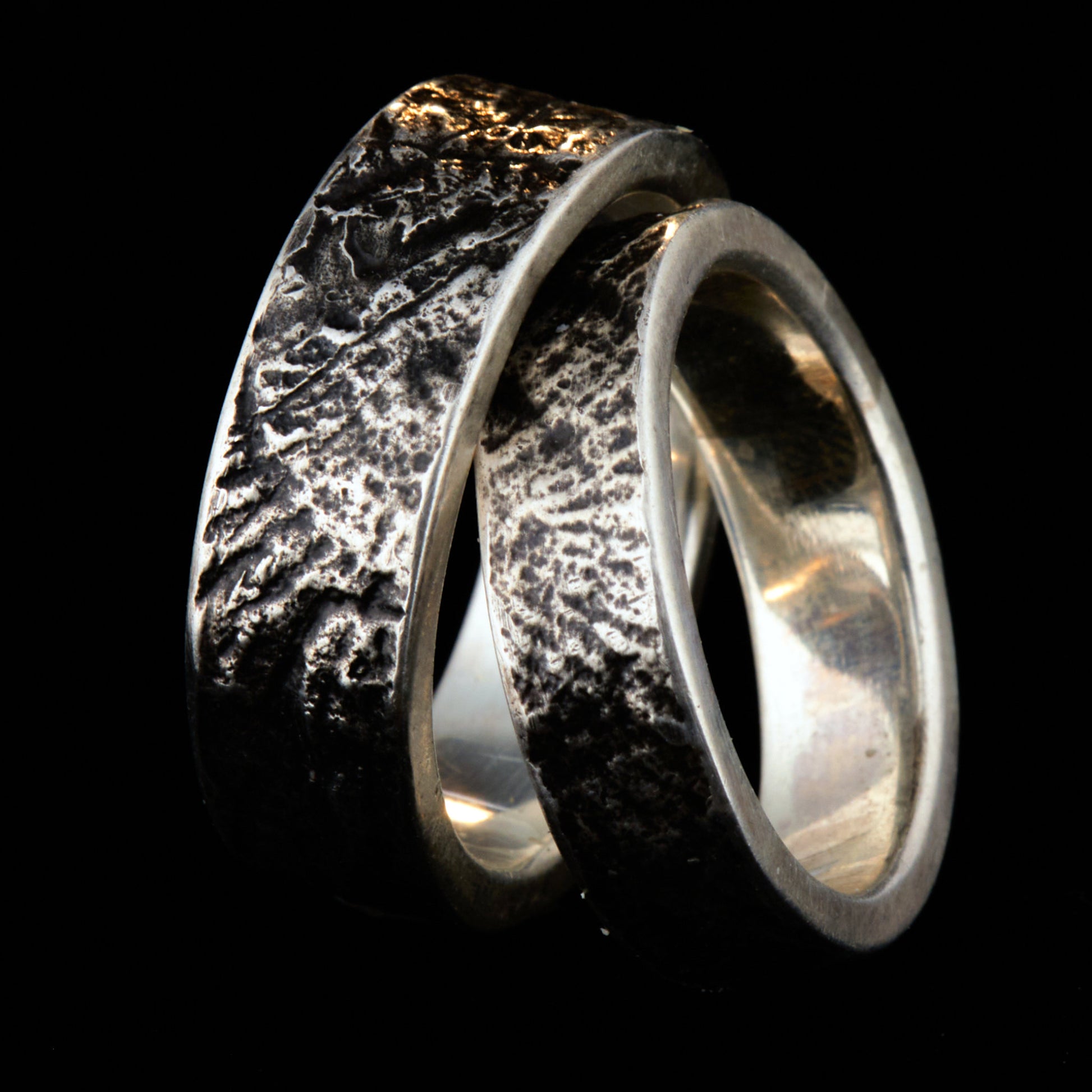 Eheringe für Naturverbundene Trauringe mit versteinerten Ammoniten versteinerte Schnecke von der schwäbischen Alb 925 Silber Schieferstruktur Trauringe mit Symbolik handgemacht aus Deutschland