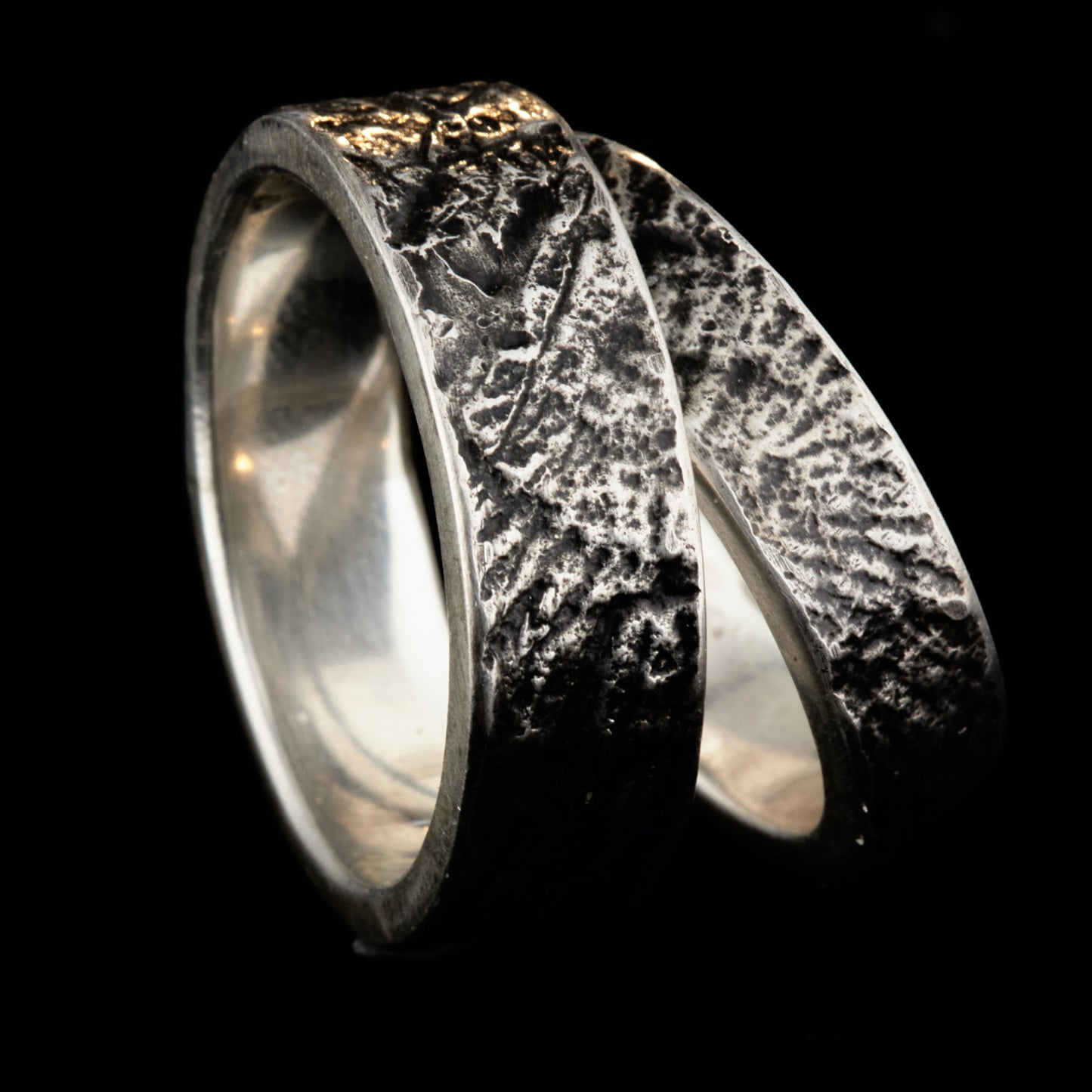 Eheringe für Naturverbundene Trauringe mit versteinerten Ammoniten versteinerte Schnecke von der schwäbischen Alb 925 Silber Schieferstruktur Trauringe mit Symbolik handgemacht aus Deutschland