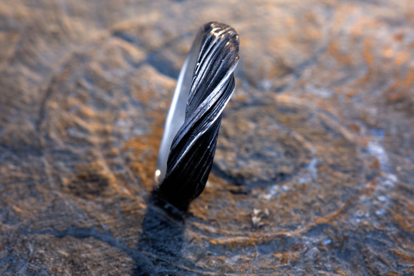 Kaugummi Ring No.4 | Handgefertigter Silberring | Mitsuro Hikime Wachstechnik | Holzmaserung Optik | Japanische Tradition | Schmuckring | Goldschmiede Deutschland