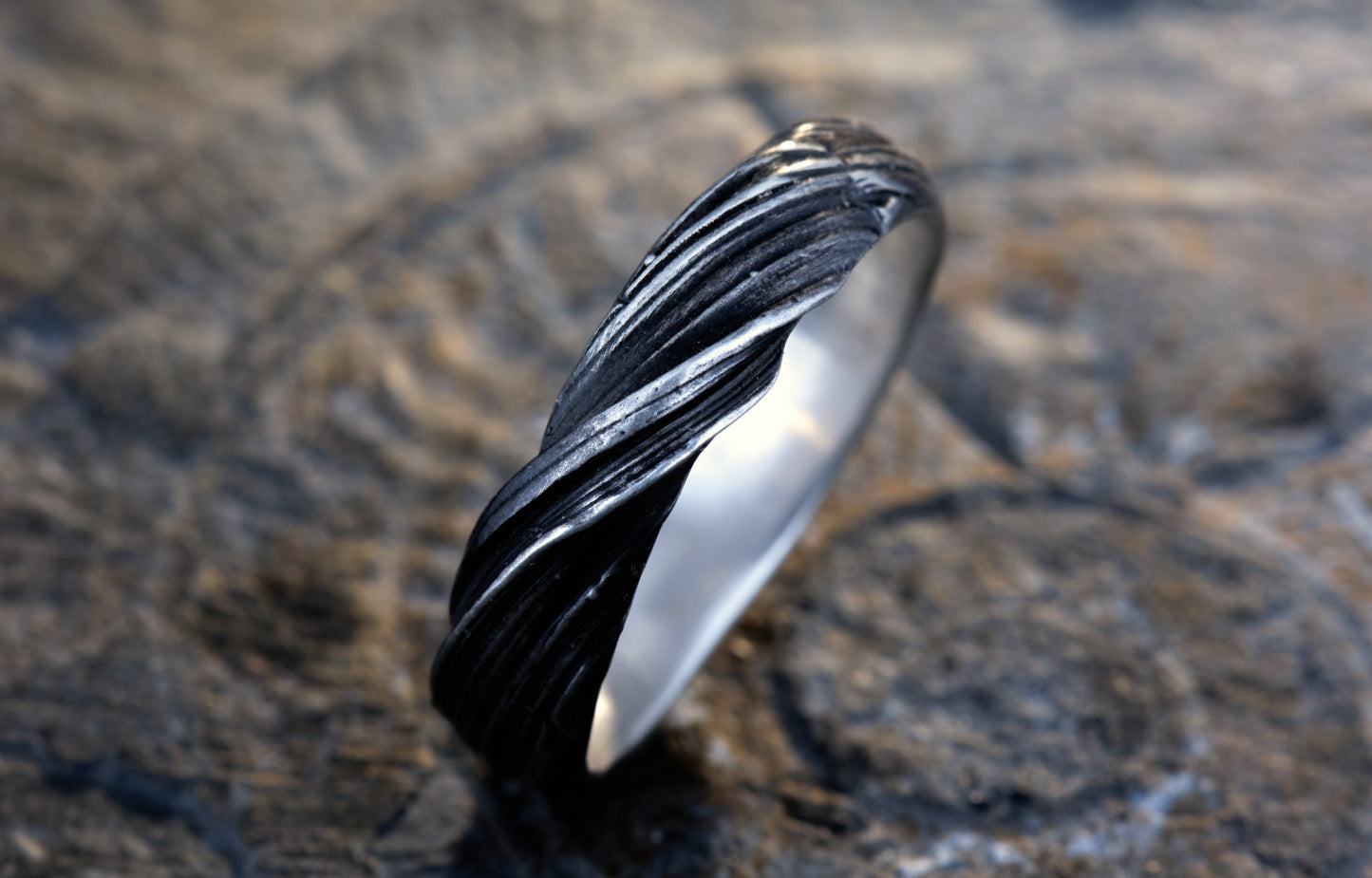 Kaugummi Ring No.4 | Handgefertigter Silberring | Mitsuro Hikime Wachstechnik | Holzmaserung Optik | Japanische Tradition | Schmuckring | Goldschmiede Deutschland