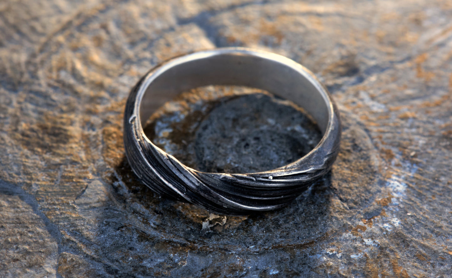 Kaugummi Ring No.4 | Handgefertigter Silberring | Mitsuro Hikime Wachstechnik | Holzmaserung Optik | Japanische Tradition | Schmuckring | Goldschmiede Deutschland