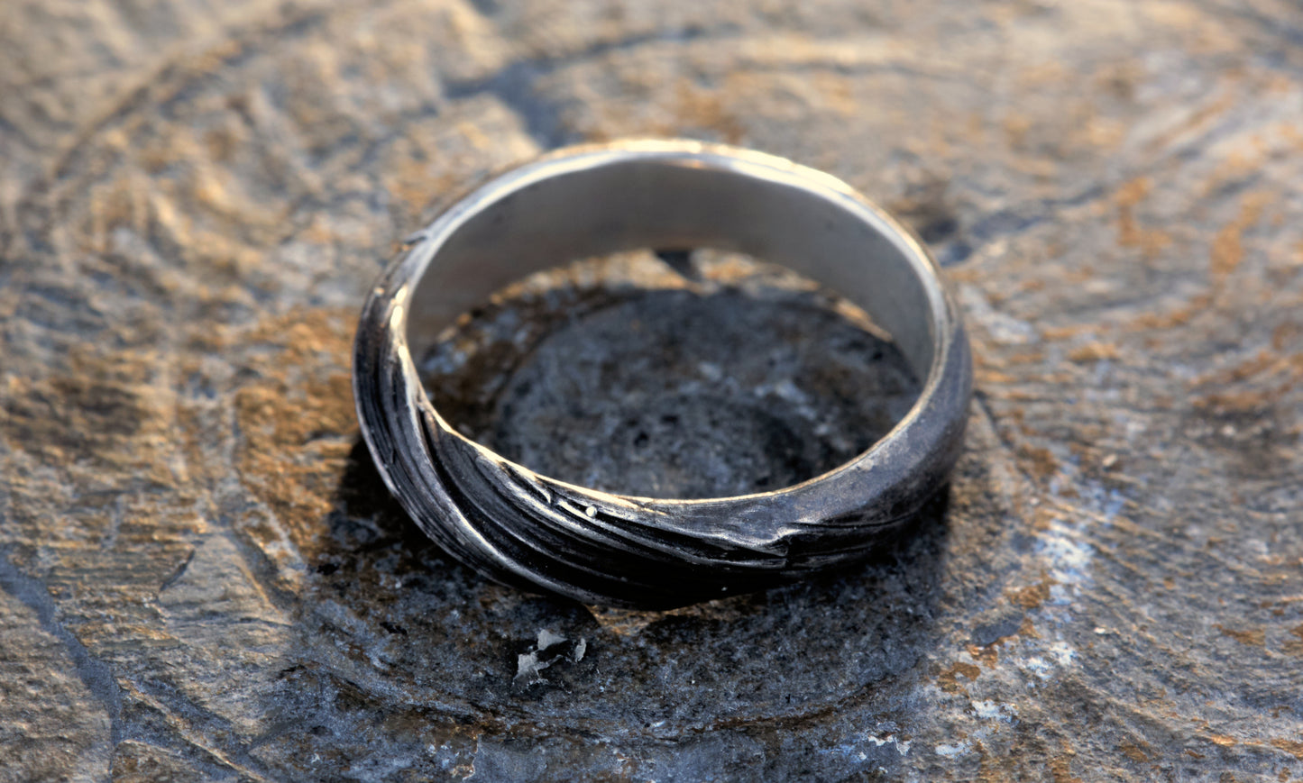 Kaugummi Ring No.4 | Handgefertigter Silberring | Mitsuro Hikime Wachstechnik | Holzmaserung Optik | Japanische Tradition | Schmuckring | Goldschmiede Deutschland