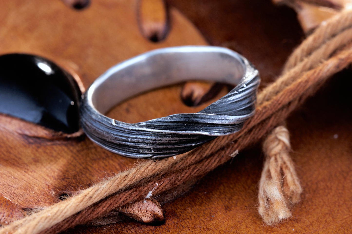 Kaugummi Ring No.4 | Handgefertigter Silberring | Mitsuro Hikime Wachstechnik | Holzmaserung Optik | Japanische Tradition | Schmuckring | Goldschmiede Deutschland