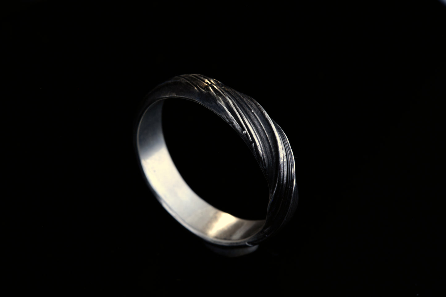 Kaugummi Ring No.4 | Handgefertigter Silberring | Mitsuro Hikime Wachstechnik | Holzmaserung Optik | Japanische Tradition | Schmuckring | Goldschmiede Deutschland