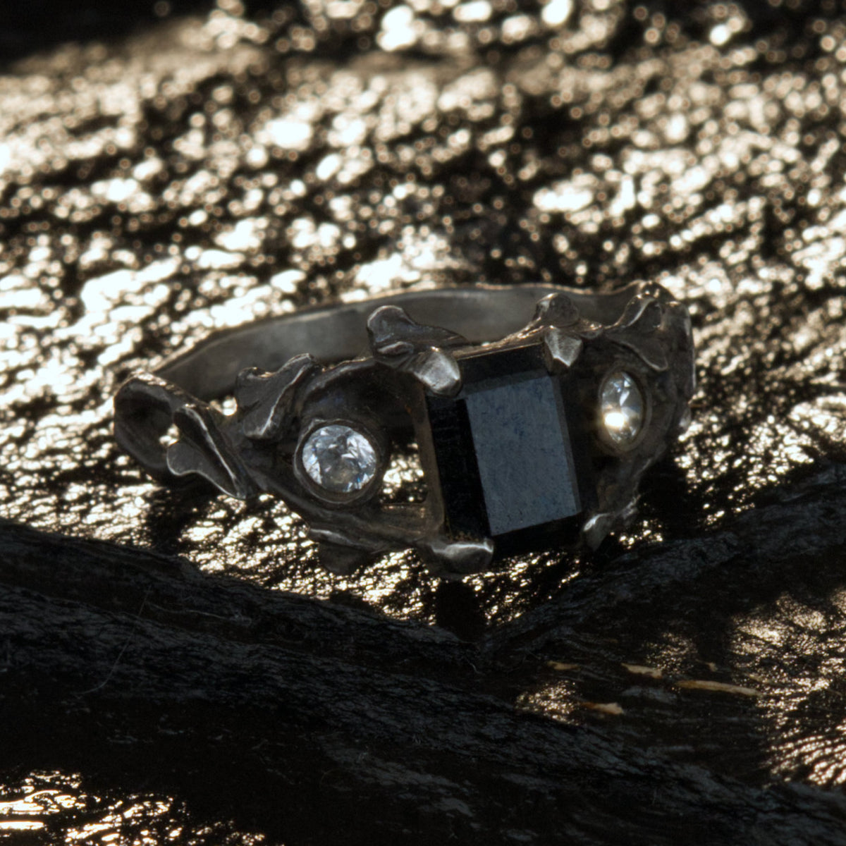 Gothic Verlobungsring "Efeu" aus 925 Silber mit schwarzem Spinell & Moissanit