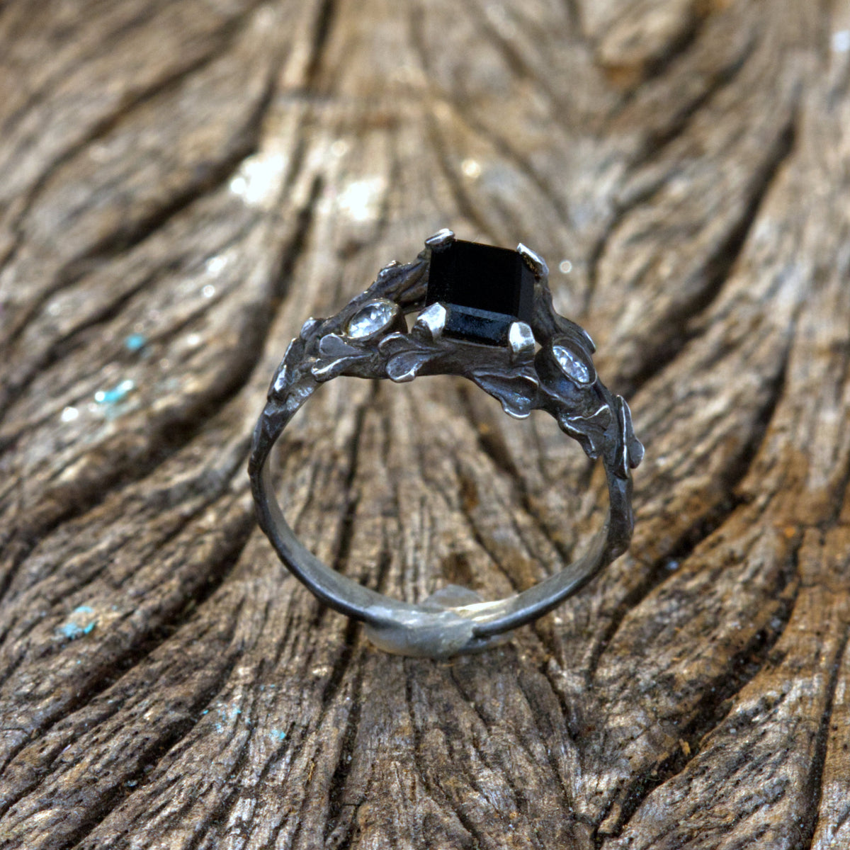 Gothic Verlobungsring "Efeu" aus 925 Silber mit schwarzem Spinell & Moissanit