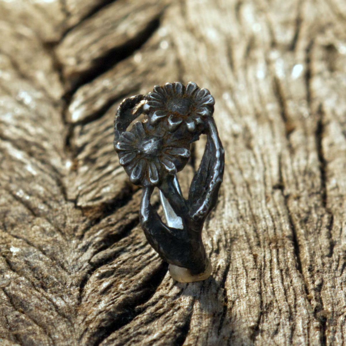 Silberring Doppel-Gänseblümchen – Handgemachter Ring mit zwei Blüten & Aststruktur