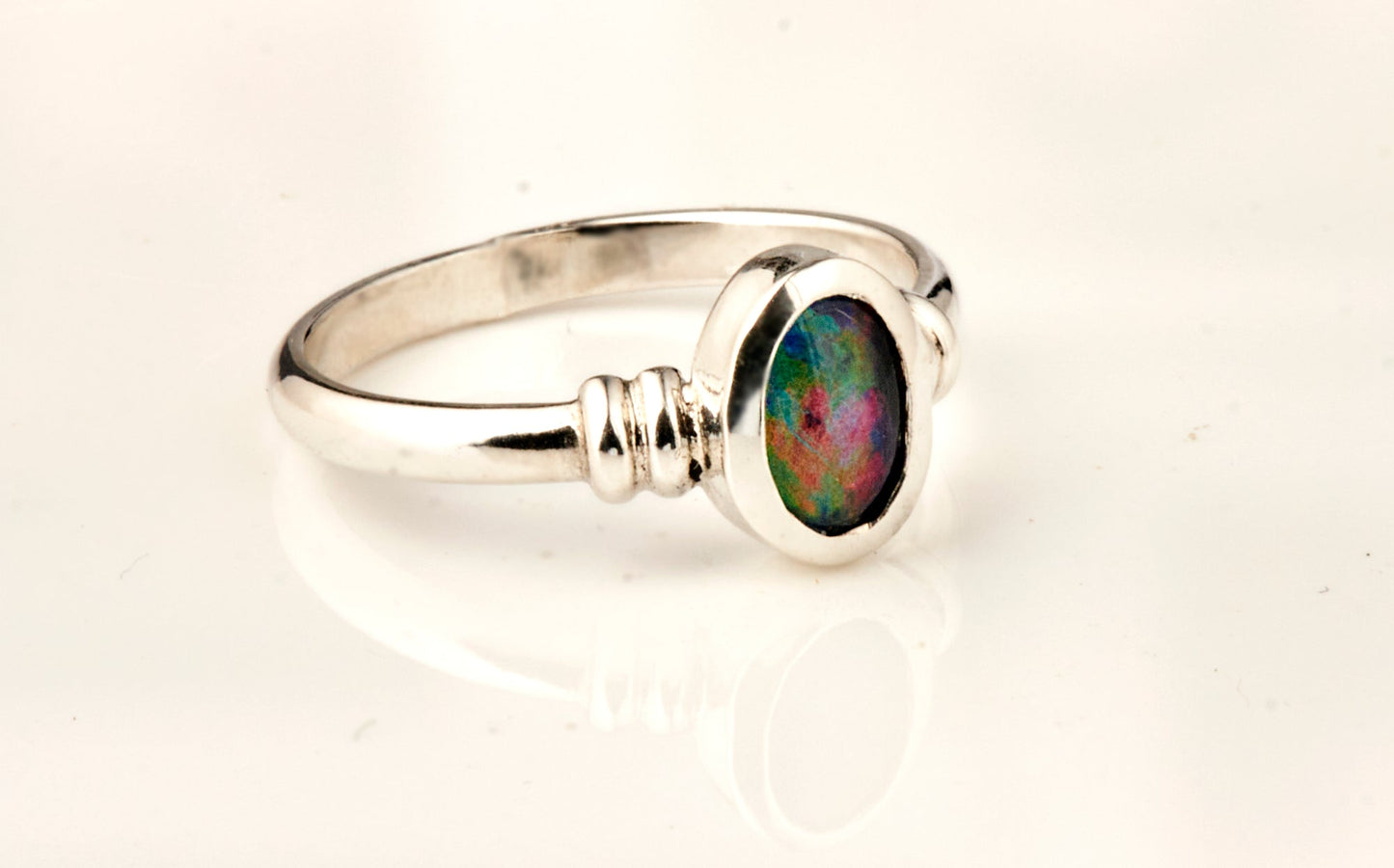 Ring mit ovalem Opal 8x6mm 925 Silber poliert schlicht und edel Goldschmiede und Trauring Manufaktur Silberscheif www.gutms.de