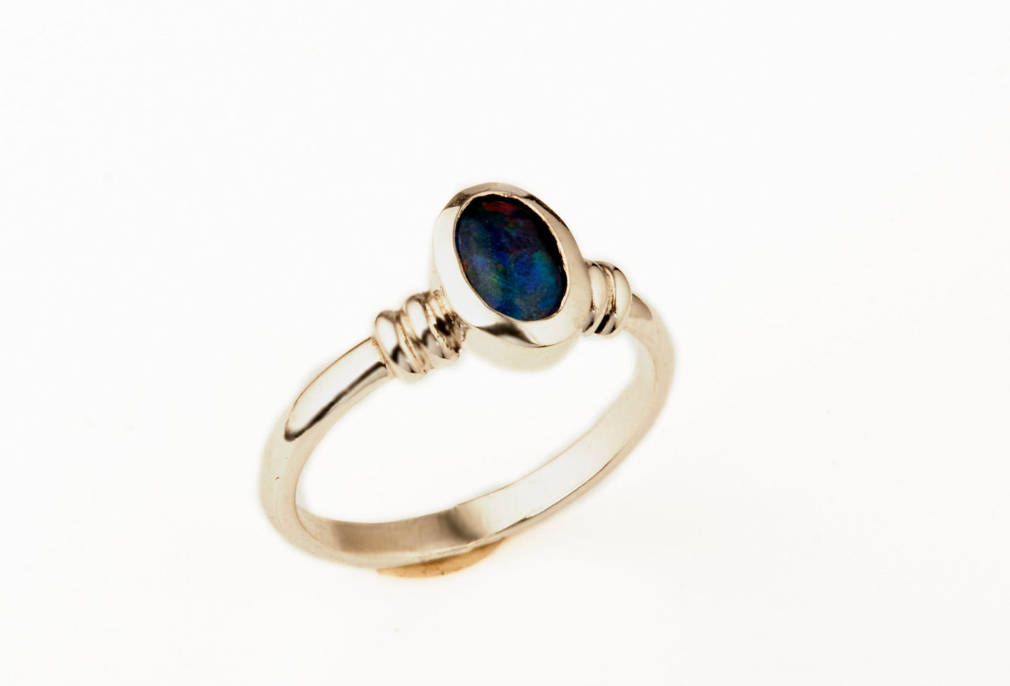 Ring mit ovalem Opal 8x6mm 925 Silber poliert schlicht und edel Goldschmiede und Trauring Manufaktur Silberscheif www.gutms.de