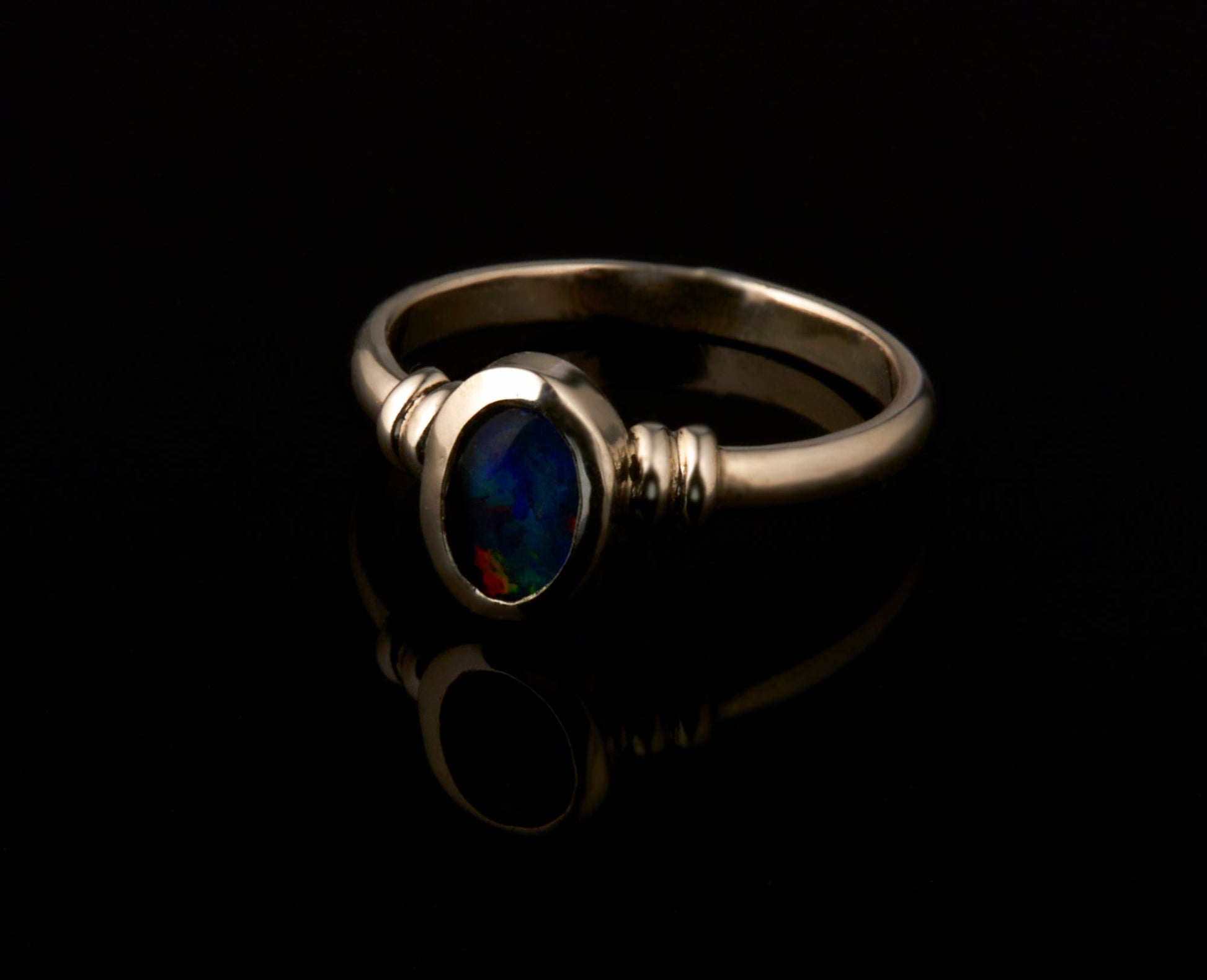 Ring mit ovalem Opal 8x6mm 925 Silber poliert schlicht und edel Goldschmiede und Trauring Manufaktur Silberscheif www.gutms.de