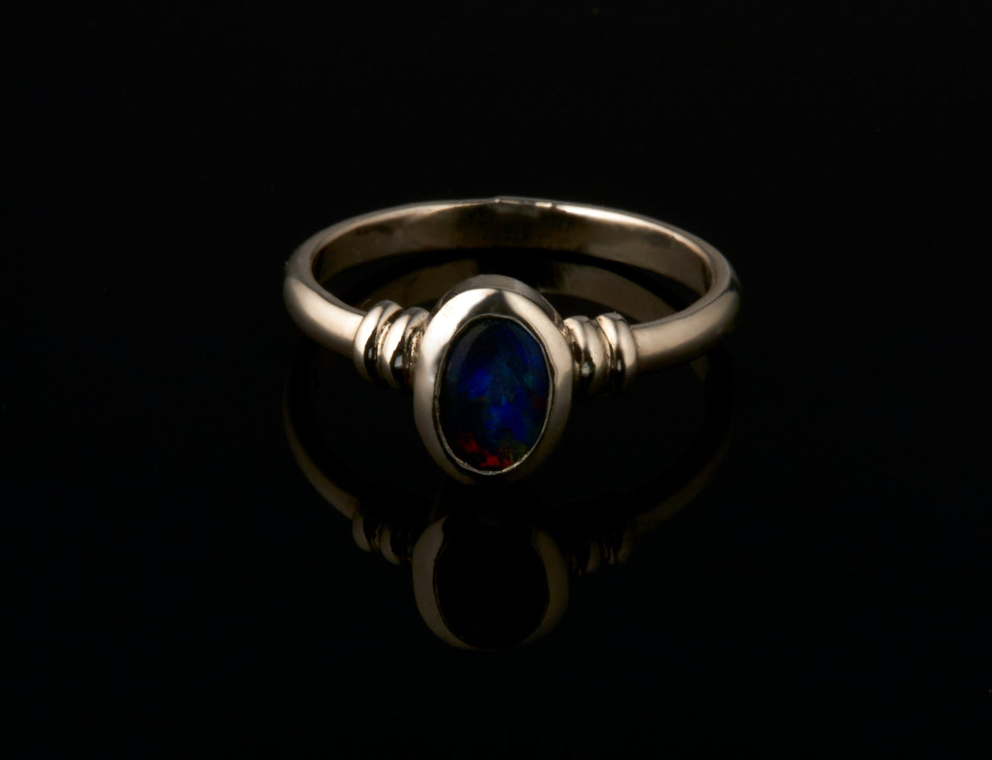 Ring mit ovalem Opal 8x6mm 925 Silber poliert schlicht und edel Goldschmiede und Trauring Manufaktur Silberscheif www.gutms.de