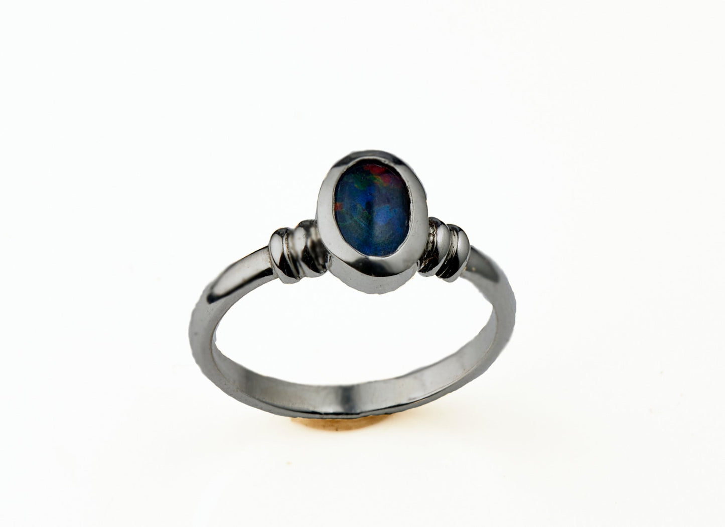 Ring mit ovalem Opal 8x6mm 925 Silber poliert schlicht und edel Goldschmiede und Trauring Manufaktur Silberscheif www.gutms.de