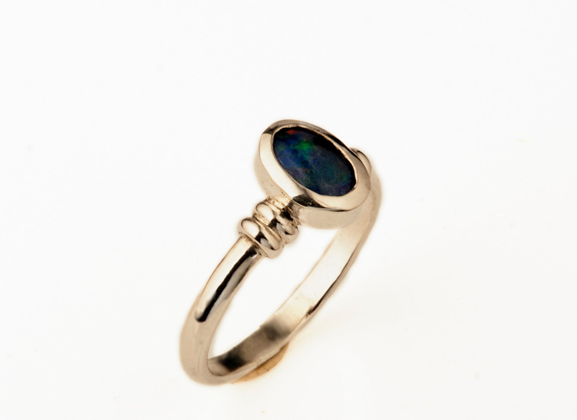 Ring mit ovalem Opal 8x6mm 925 Silber poliert schlicht und edel Goldschmiede und Trauring Manufaktur Silberscheif www.gutms.de