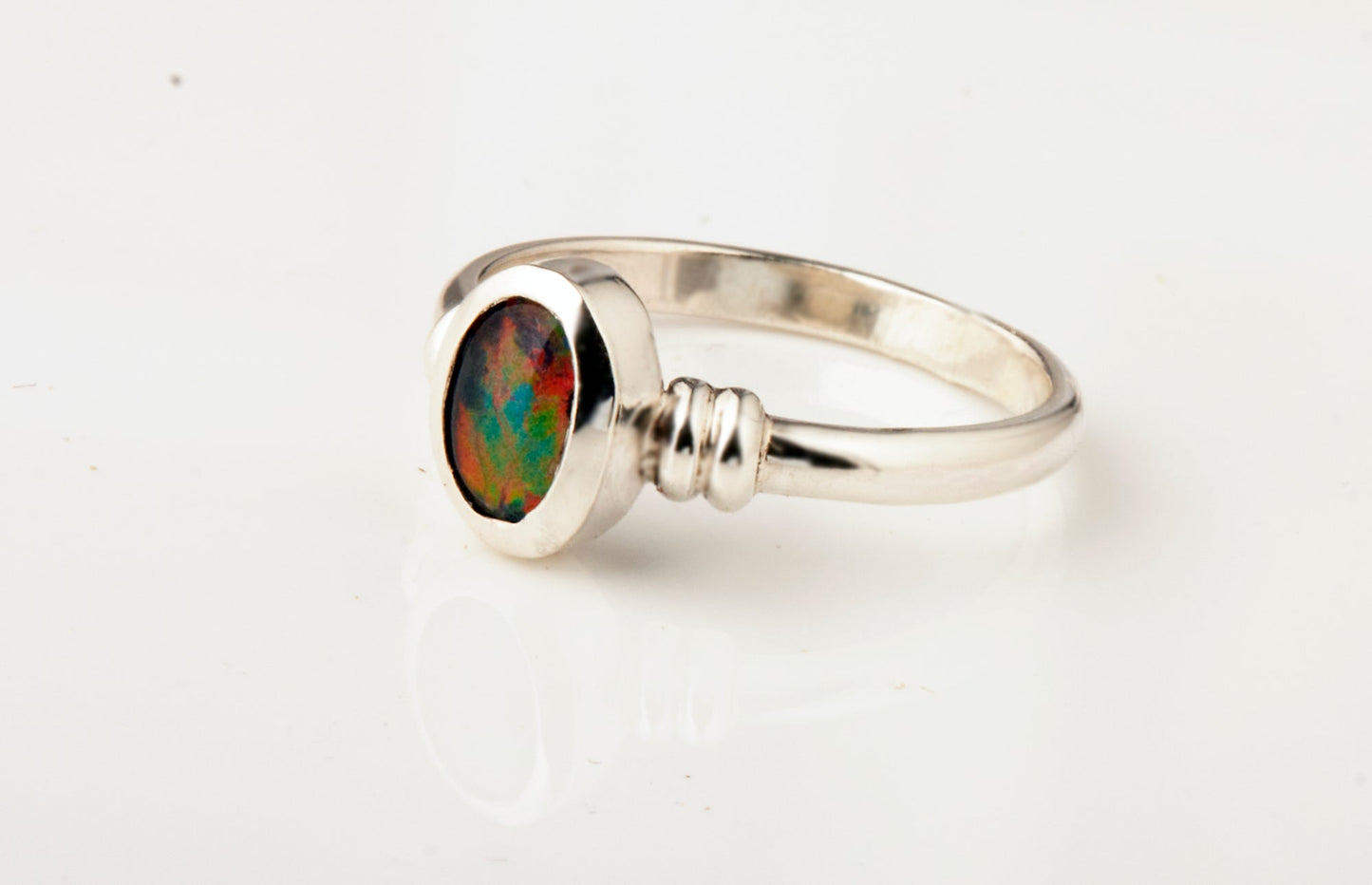 Ring mit ovalem Opal 8x6mm 925 Silber poliert schlicht und edel Goldschmiede und Trauring Manufaktur Silberscheif www.gutms.de