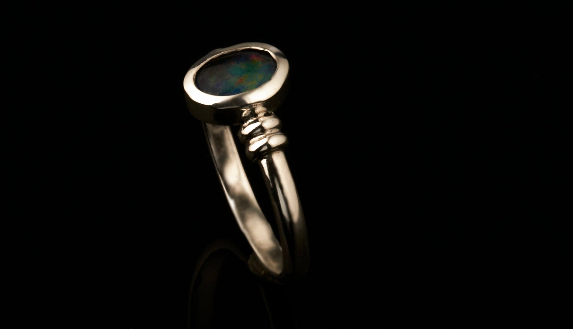 Ring mit ovalem Opal 8x6mm 925 Silber poliert schlicht und edel Goldschmiede und Trauring Manufaktur Silberscheif www.gutms.de