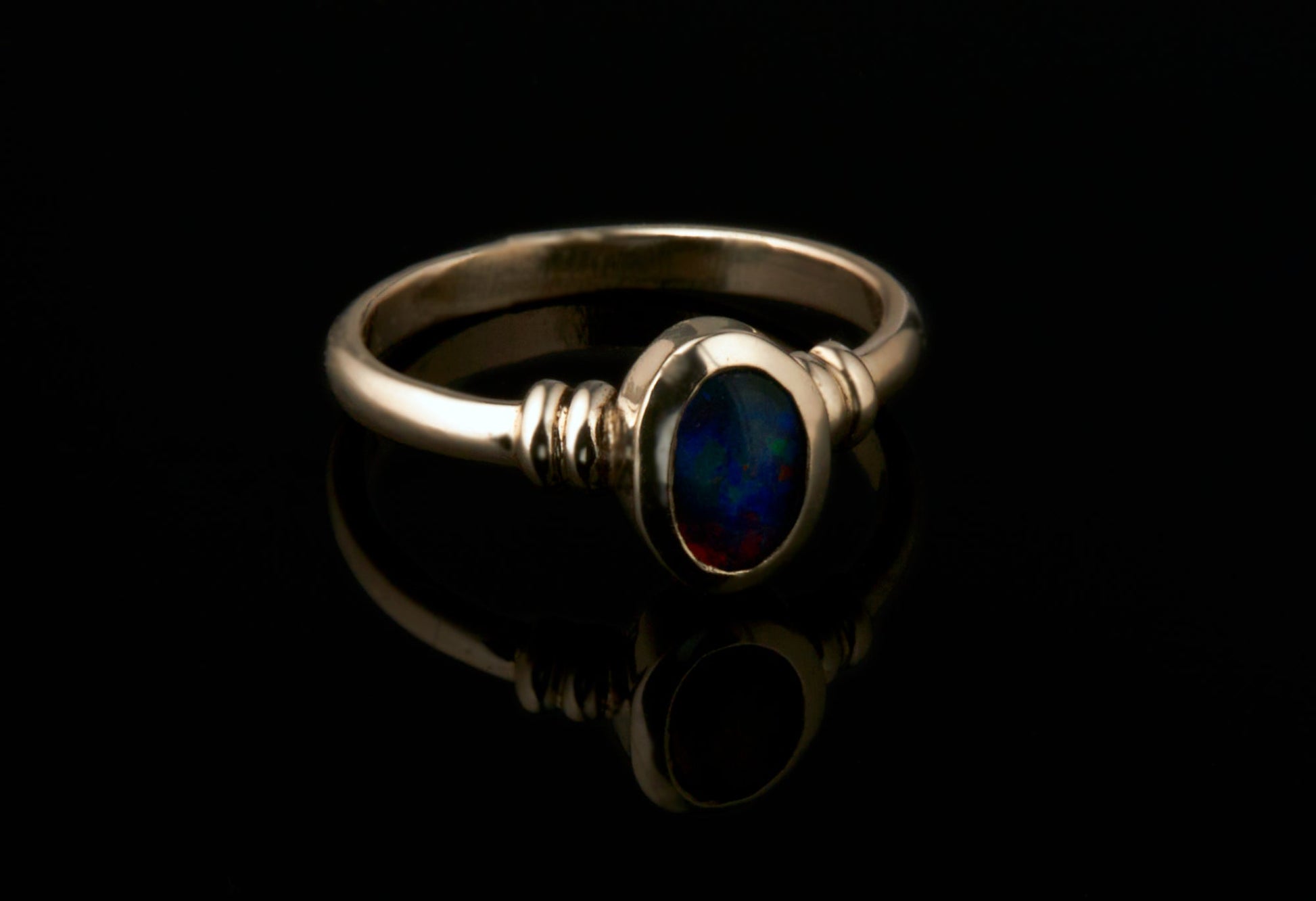 Ring mit ovalem Opal 8x6mm 925 Silber poliert schlicht und edel Goldschmiede und Trauring Manufaktur Silberscheif www.gutms.de