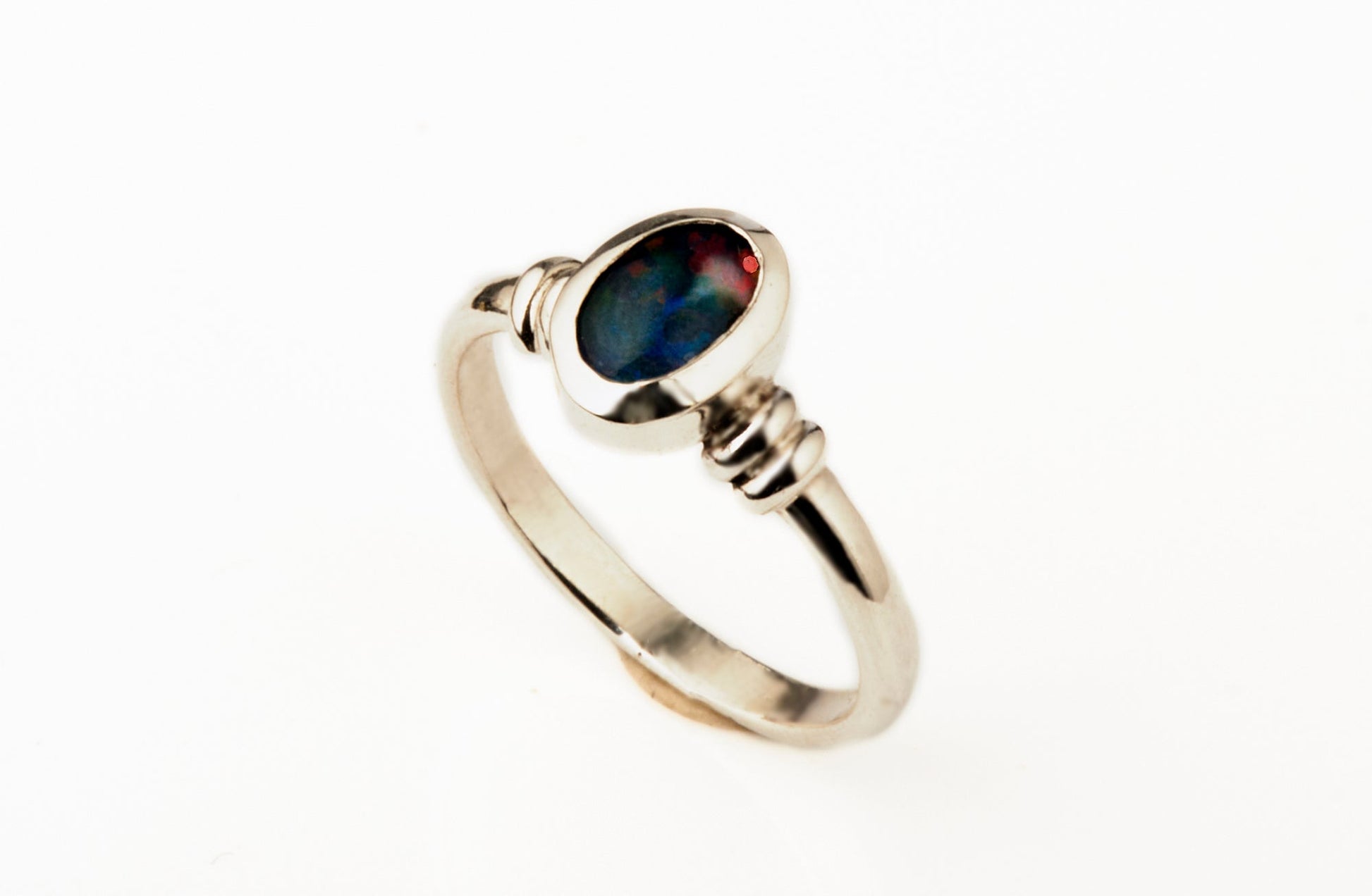 Ring mit ovalem Opal 8x6mm 925 Silber poliert schlicht und edel Goldschmiede und Trauring Manufaktur Silberscheif www.gutms.de