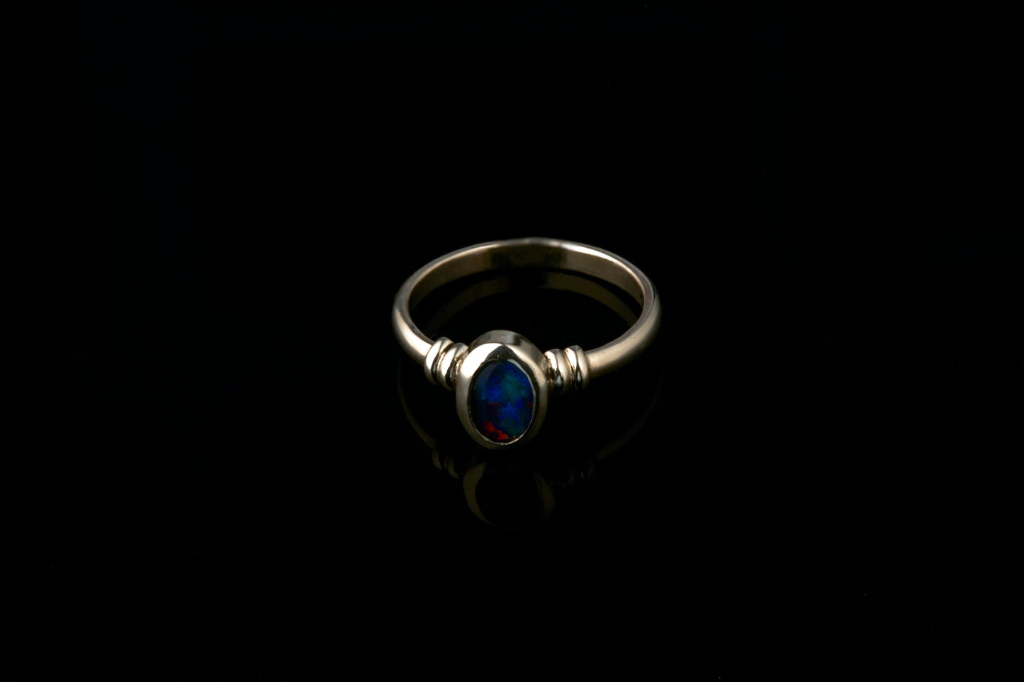 Ring mit ovalem Opal 8x6mm 925 Silber poliert schlicht und edel Goldschmiede und Trauring Manufaktur Silberscheif www.gutms.de